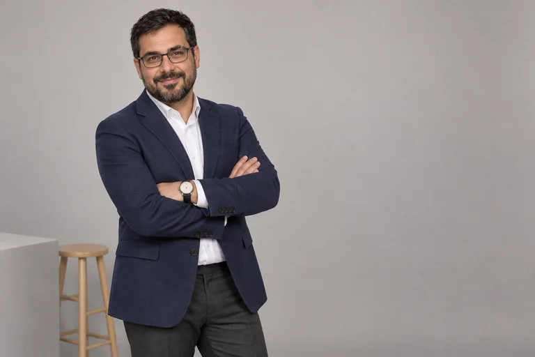 Arms Crossed Banner – Studio Headshot photoshoot