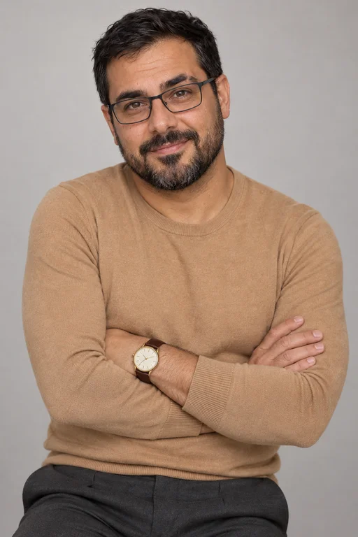 Friendly Shrug – Studio Headshot photoshoot