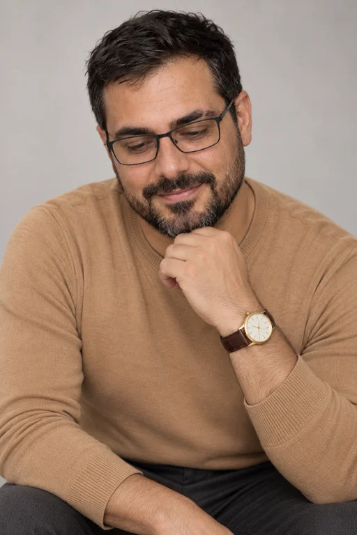 Sanft gesenkter Blick – Fotoshooting Studio-Porträt