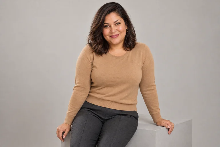 Studio Cube Lean – Studio Headshot photoshoot
